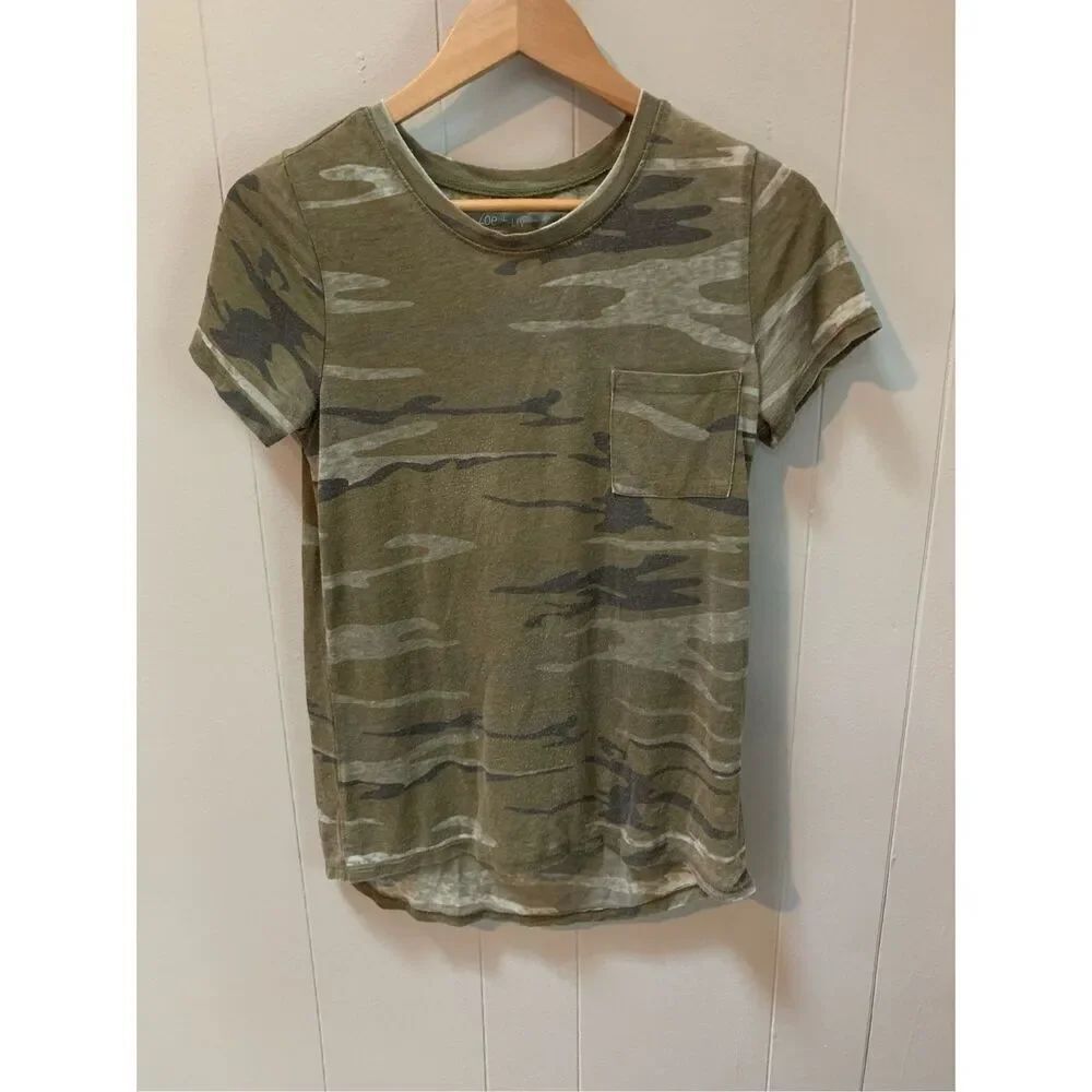 Zoe+Liv Women’s Pocket Camo Tee Small